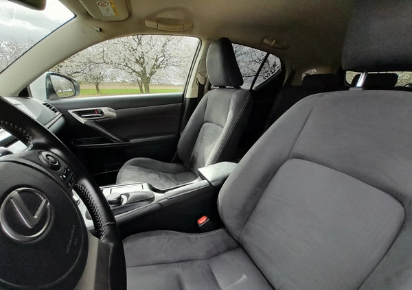 Lexus CT cena 74900 przebieg: 185000, rok produkcji 2020 z Mikołajki małe 211